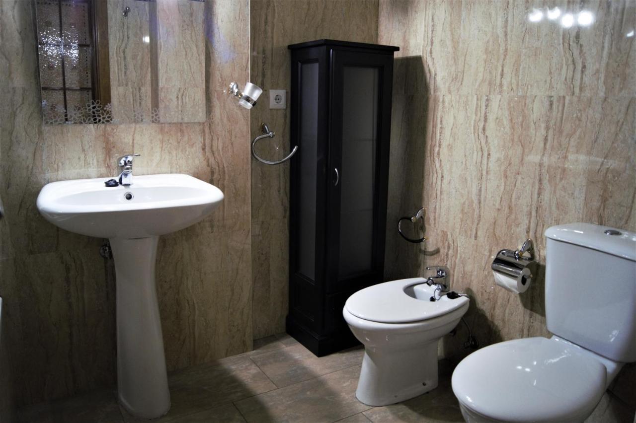 Amplio Piso 8 Mts Mezquita - Wifi - A/C - Parking Cordoba Ngoại thất bức ảnh